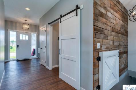 1824 Raymond Drive North Mankato MN 56003