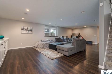 1824 Raymond Drive North Mankato MN 56003