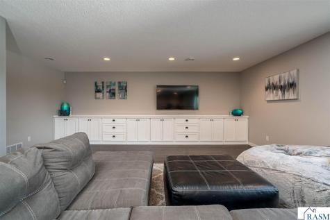 1824 Raymond Drive North Mankato MN 56003