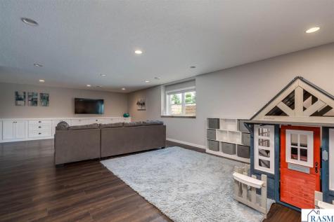 1824 Raymond Drive North Mankato MN 56003