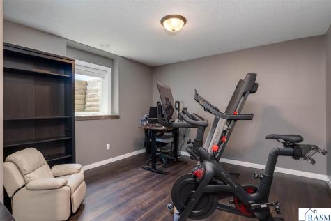1824 Raymond Drive North Mankato MN 56003
