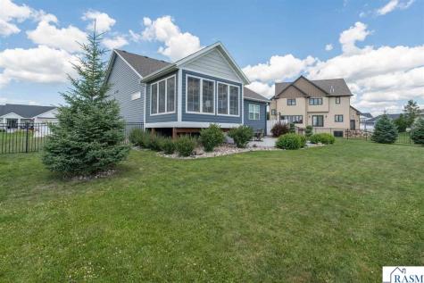 1824 Raymond Drive North Mankato MN 56003