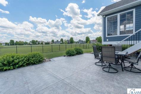 1824 Raymond Drive North Mankato MN 56003