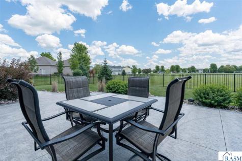 1824 Raymond Drive North Mankato MN 56003