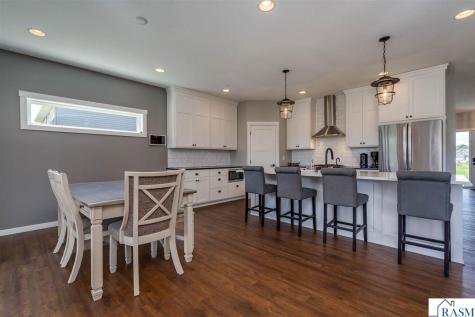1824 Raymond Drive North Mankato MN 56003