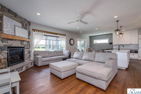 1824 Raymond Drive North Mankato MN 56003