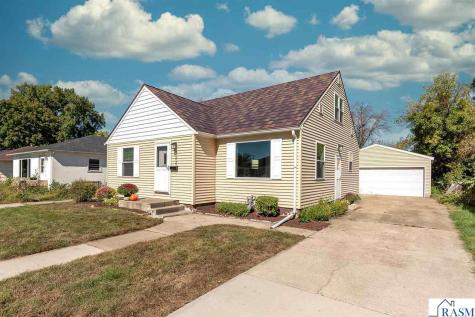 332 Harrison Avenue North Mankato MN 56003