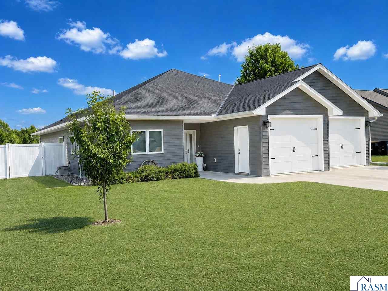 1122 Crystal Lake Drive Lake Crystal MN 56055-2410