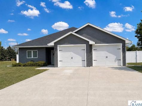 1122 Crystal Lake Drive Lake Crystal MN 56055-2410