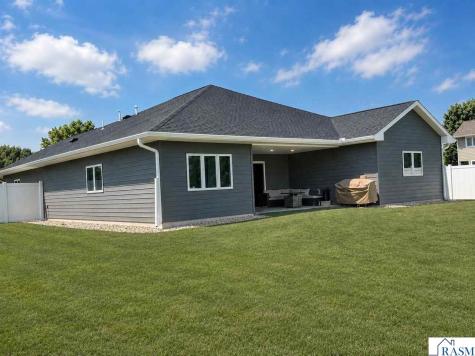 1122 Crystal Lake Drive Lake Crystal MN 56055-2410