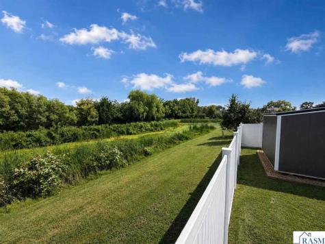 1122 Crystal Lake Drive Lake Crystal MN 56055-2410