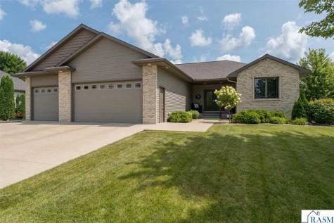 121 Grovebrook Drive Mankato MN 56001