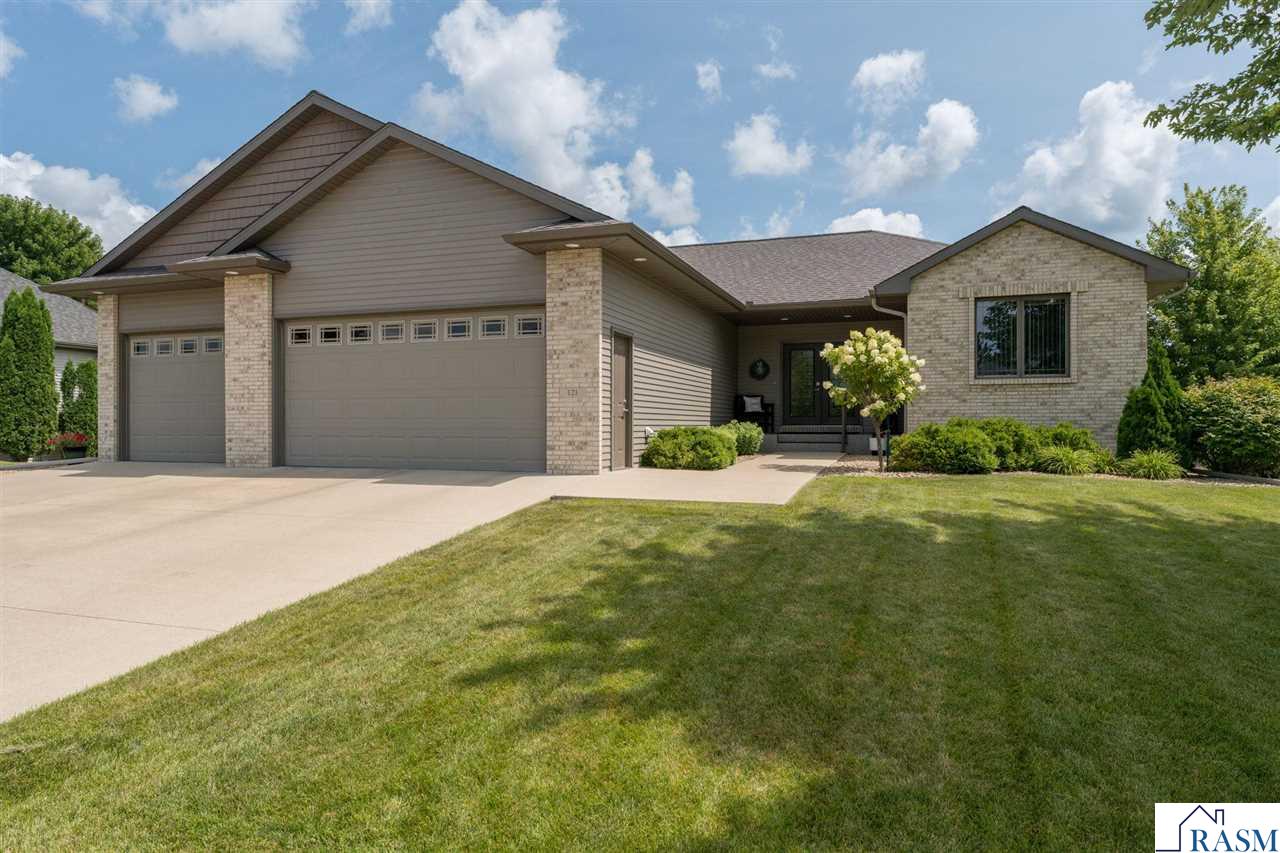 121 Grovebrook Drive Mankato MN 56001