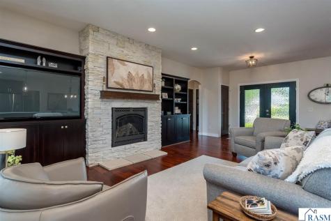 121 Grovebrook Drive Mankato MN 56001