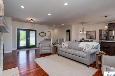 121 Grovebrook Drive Mankato MN 56001