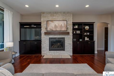 121 Grovebrook Drive Mankato MN 56001