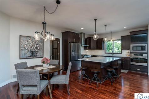 121 Grovebrook Drive Mankato MN 56001