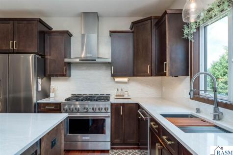 121 Grovebrook Drive Mankato MN 56001