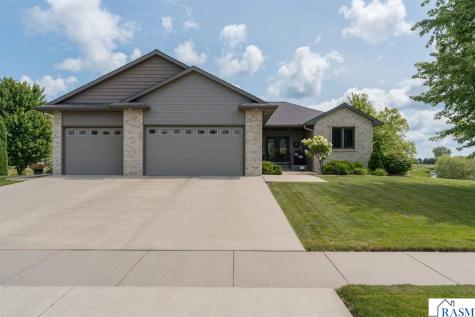 121 Grovebrook Drive Mankato MN 56001