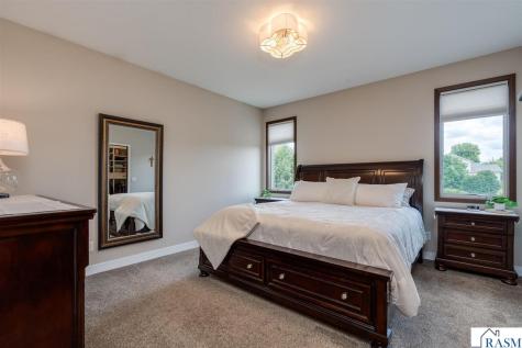 121 Grovebrook Drive Mankato MN 56001