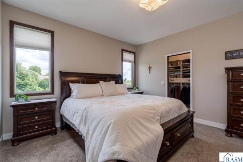 121 Grovebrook Drive Mankato MN 56001