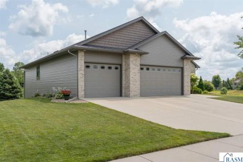 121 Grovebrook Drive Mankato MN 56001