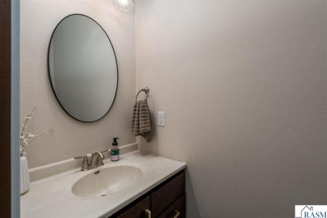 121 Grovebrook Drive Mankato MN 56001