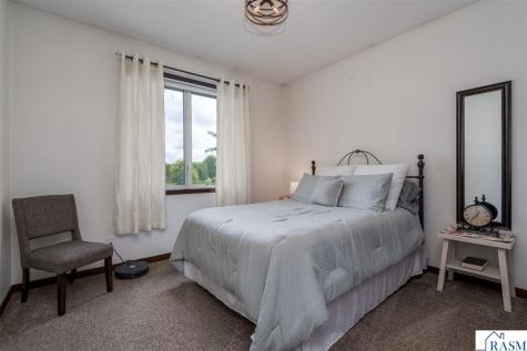 121 Grovebrook Drive Mankato MN 56001
