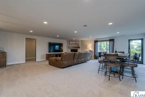 121 Grovebrook Drive Mankato MN 56001