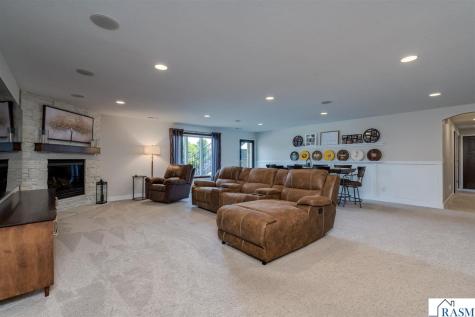 121 Grovebrook Drive Mankato MN 56001