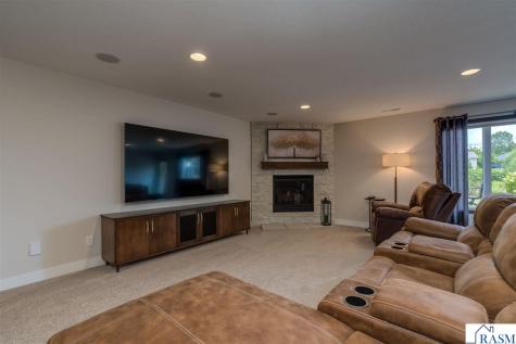 121 Grovebrook Drive Mankato MN 56001
