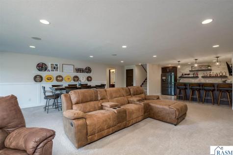 121 Grovebrook Drive Mankato MN 56001