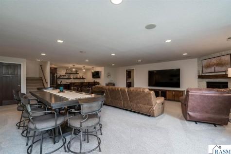 121 Grovebrook Drive Mankato MN 56001