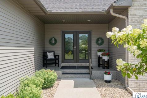 121 Grovebrook Drive Mankato MN 56001