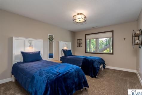 121 Grovebrook Drive Mankato MN 56001