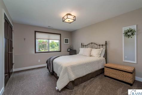 121 Grovebrook Drive Mankato MN 56001