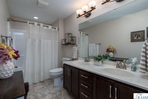 121 Grovebrook Drive Mankato MN 56001