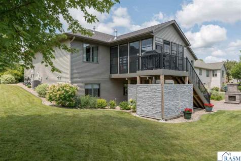 121 Grovebrook Drive Mankato MN 56001