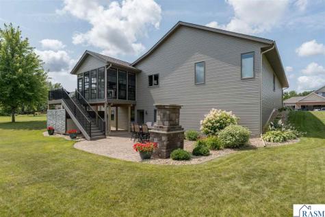 121 Grovebrook Drive Mankato MN 56001