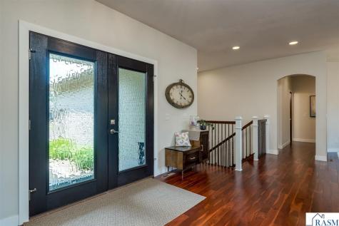 121 Grovebrook Drive Mankato MN 56001