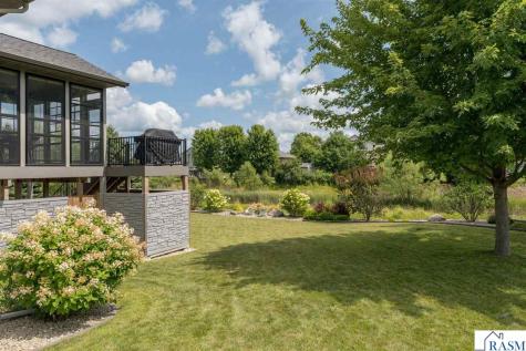 121 Grovebrook Drive Mankato MN 56001