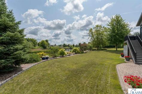 121 Grovebrook Drive Mankato MN 56001