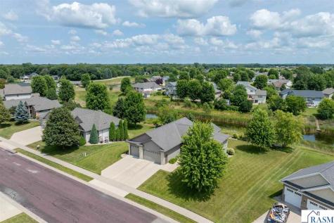 121 Grovebrook Drive Mankato MN 56001