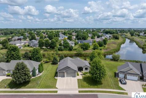 121 Grovebrook Drive Mankato MN 56001