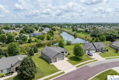 121 Grovebrook Drive Mankato MN 56001