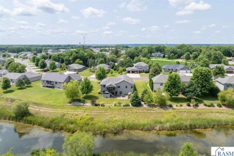 121 Grovebrook Drive Mankato MN 56001
