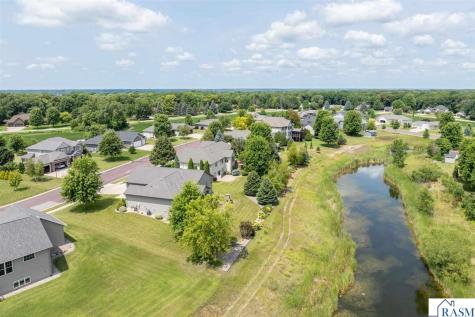121 Grovebrook Drive Mankato MN 56001