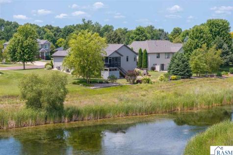 121 Grovebrook Drive Mankato MN 56001