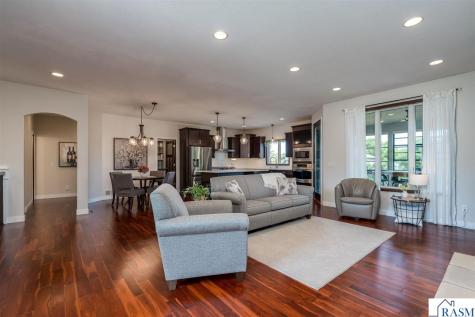 121 Grovebrook Drive Mankato MN 56001