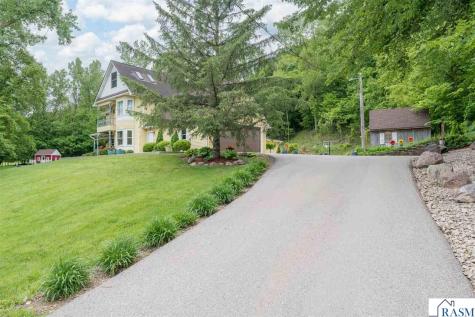 48194 Old River Bluff Road St. Peter MN 56082